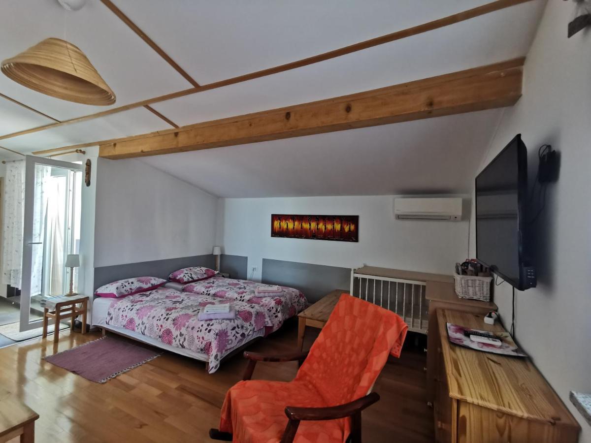 Anita Studio Apartment With Terrace Rijeka Exterior photo